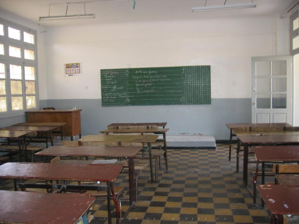 ORAN MAI 2006 G219 LES CASTORS COLLEGE CLAUDE BERNARD UNE CLASSE.JPG